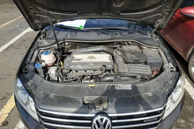 Used Volkswagen Magotan 2012 Travel Edition 2.0 TSI Four-Wheel Drive Luxury Version Engine Bay