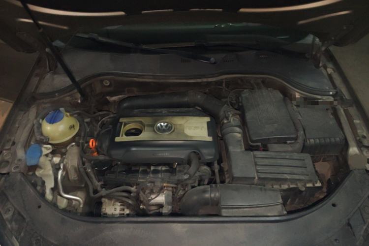Used Volkswagen Magotan 2012 1.8TSI Prestige Model Engine Bay