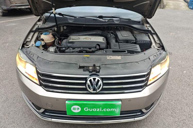 Used Volkswagen Magotan 2012 Travel Edition 2.0 TSI Comfort Version Engine Bay