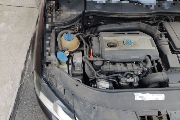 Used Volkswagen Magotan 2012 1.8TSI Luxury Model Engine Bay Right
