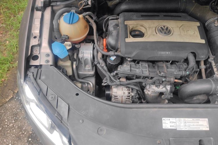 Used Volkswagen Magotan 2012 Facelift 1.8TSI Prestige Model Engine Bay Right