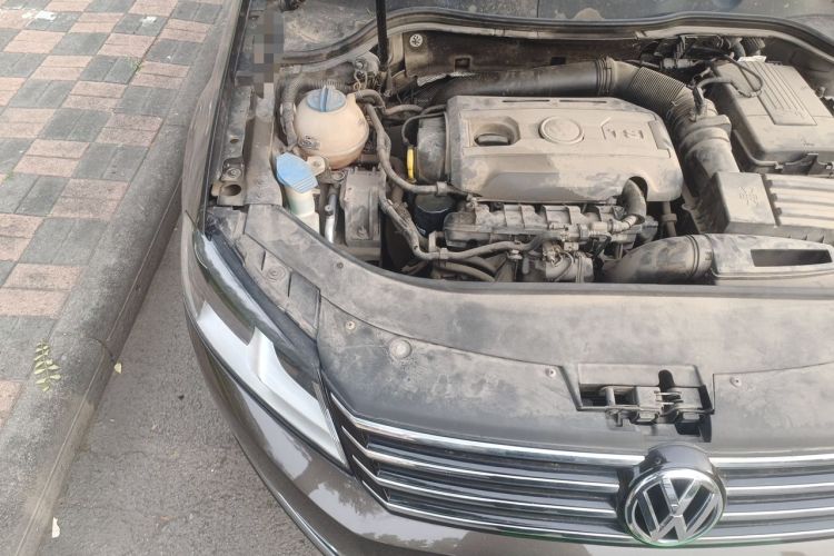 Used Volkswagen Magotan 2012 Travel Edition 2.0 TSI Comfort Version Engine Bay Right