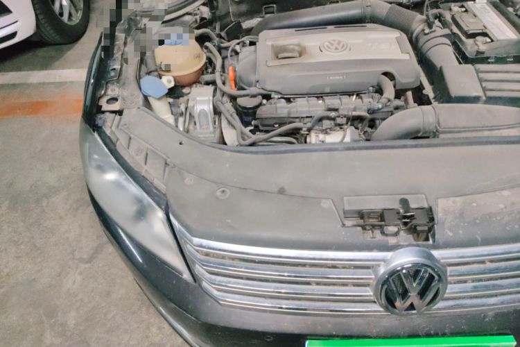Used Volkswagen Magotan 2012 Revised 1.8TSI Luxury Version Engine Bay Right