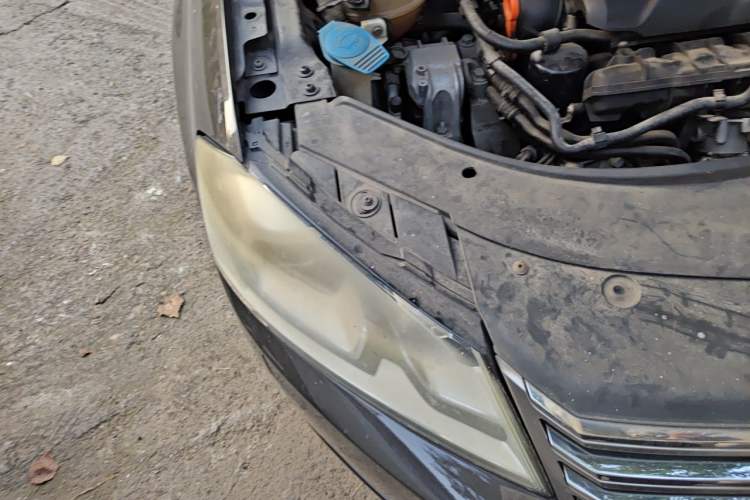 Used Volkswagen Magotan 2012 1.8TSI Prestige Model Engine Bay Right