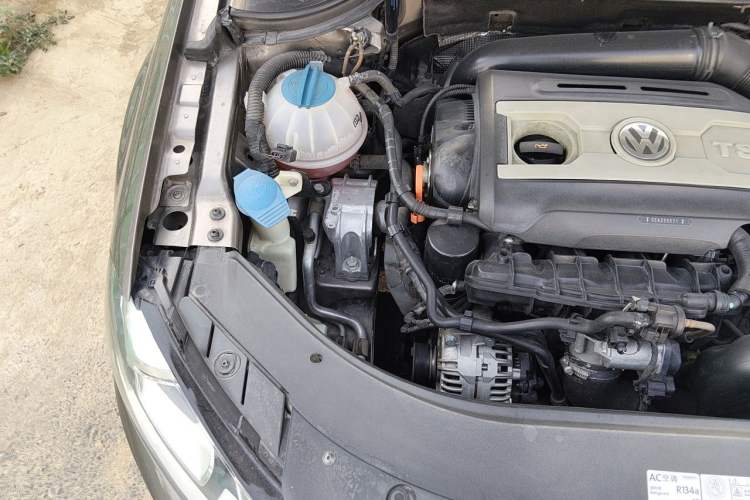 Used Volkswagen Magotan 2012 Facelift 1.8TSI Prestige Model Engine Bay Right
