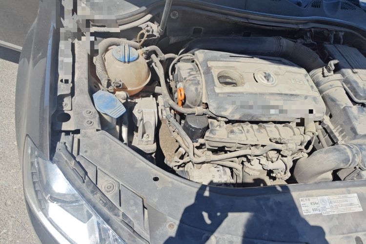 Used Volkswagen Magotan 2012 Facelift 1.8TSI Prestige Model Engine Bay Right