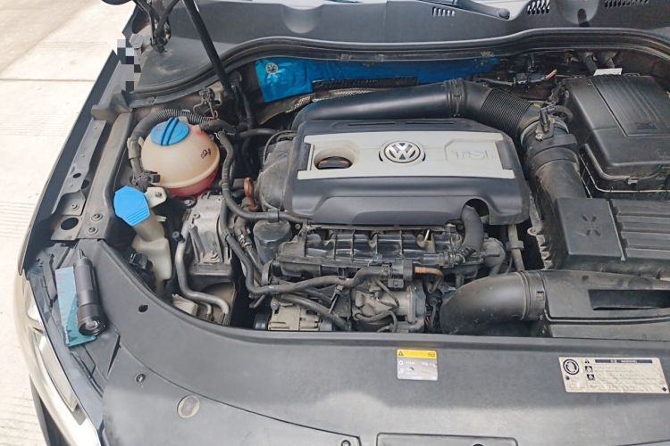 Used Volkswagen Magotan 2012 Travel Edition 2.0 TSI Luxury Version Engine Bay Right