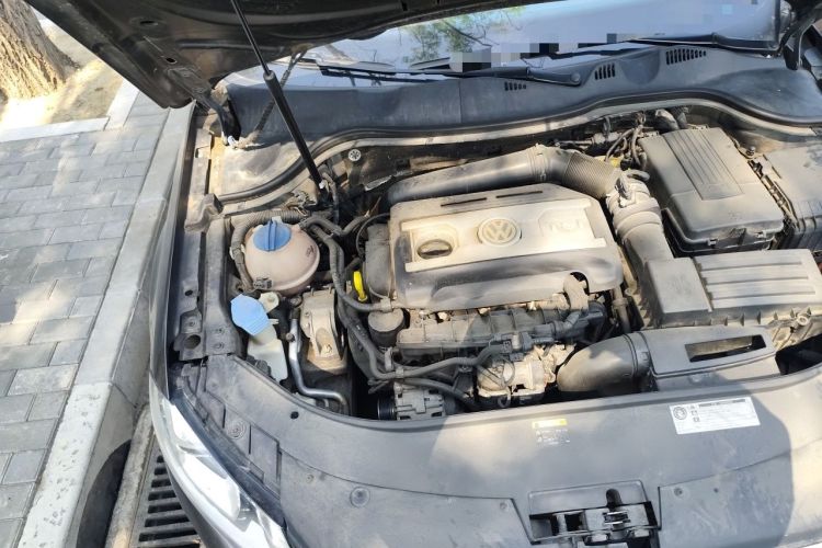 Used Volkswagen Magotan 2012 Travel Edition 2.0 TSI Comfort Version Engine Bay Right