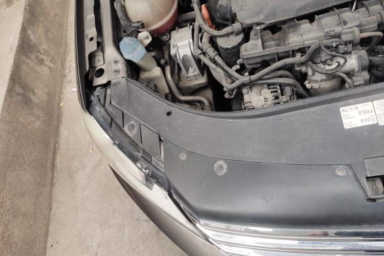 Used Volkswagen Magotan 2012 Revised 1.8TSI Luxury Version Engine Bay Right