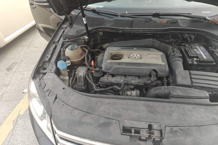 Used Volkswagen Magotan 2012 2.0 TSI Prestige Edition Engine Bay Right
