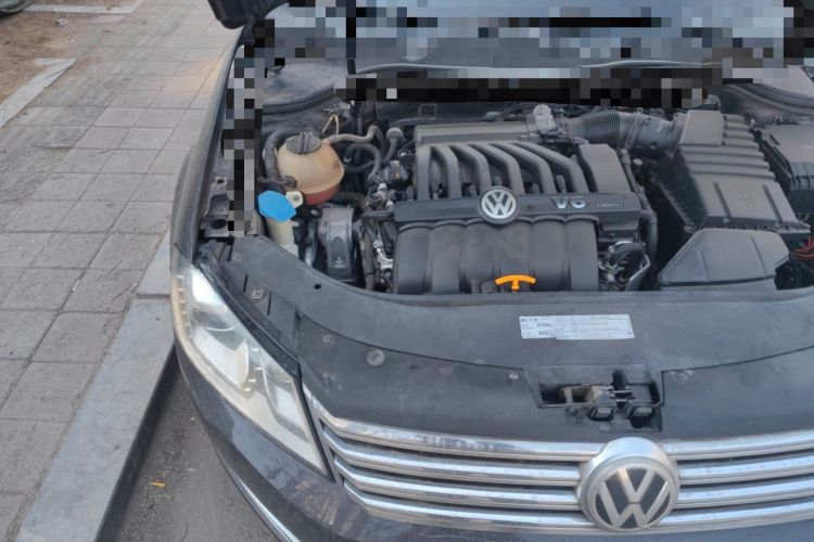 Used Volkswagen Magotan 2012 3.0 FSI Flagship Edition Engine Bay Right