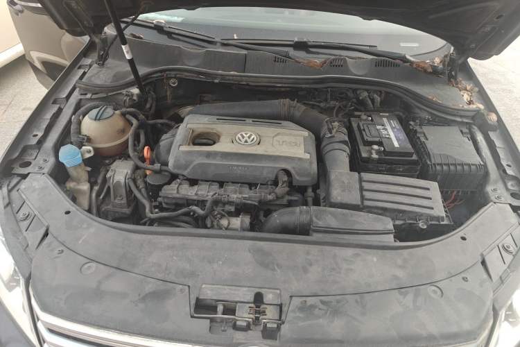 Used Volkswagen Magotan 2012 2.0 TSI Prestige Edition Engine Bay