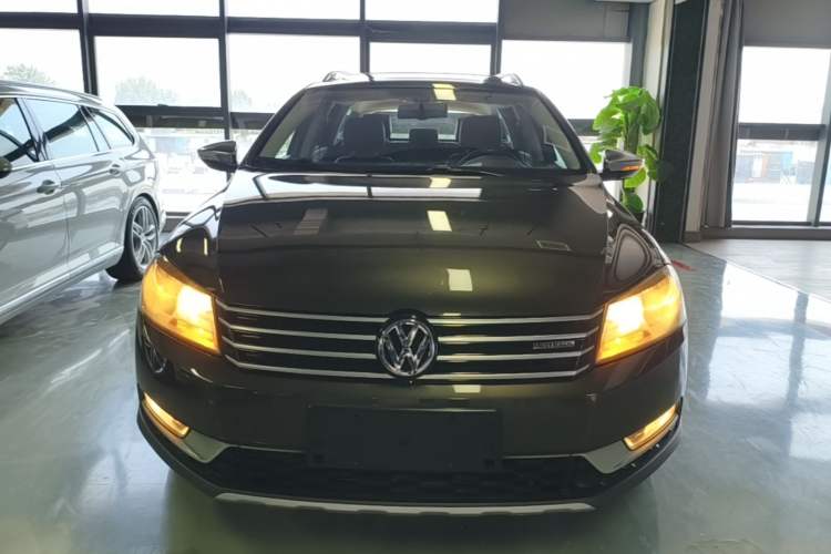 Used Volkswagen Magotan 2012 Travel Edition 2.0 TSI 4x4 Comfort Version Front