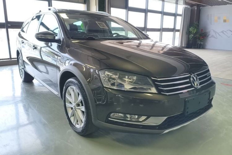 Used Volkswagen Magotan 2012 Travel Edition 2.0 TSI 4x4 Comfort Version Front Right 45 Deg