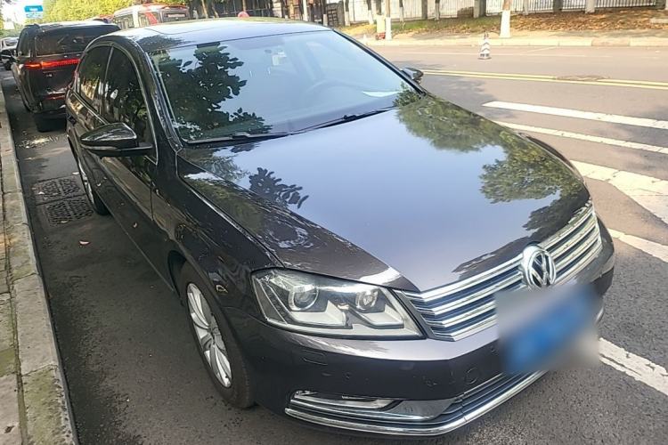 Used Volkswagen Magotan 2012 Revised Version 2.0 TSI Luxury Edition Front Right 45 Deg