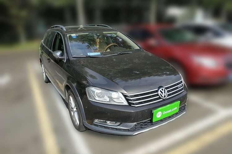 Used Volkswagen Magotan 2012 Travel Edition 2.0 TSI Four-Wheel Drive Luxury Version Front Right 45 Deg