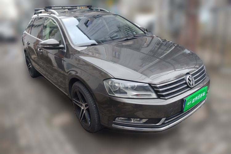 Used Volkswagen Magotan 2012 Travel Edition 2.0 TSI Comfort Version Front Right 45 Deg