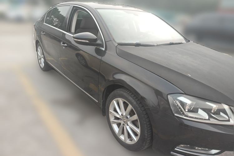Used Volkswagen Magotan 2012 2.0 TSI Prestige Edition Front Right 45 Deg