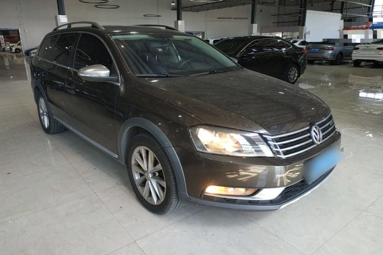 Used Volkswagen Magotan 2012 Travel Edition 2.0 TSI 4x4 Comfort Version Front Right 45 Deg