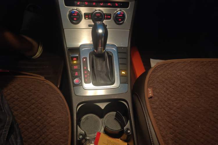 Used Volkswagen Magotan 2012 Travel Edition 2.0 TSI Comfort Version Gear Lever