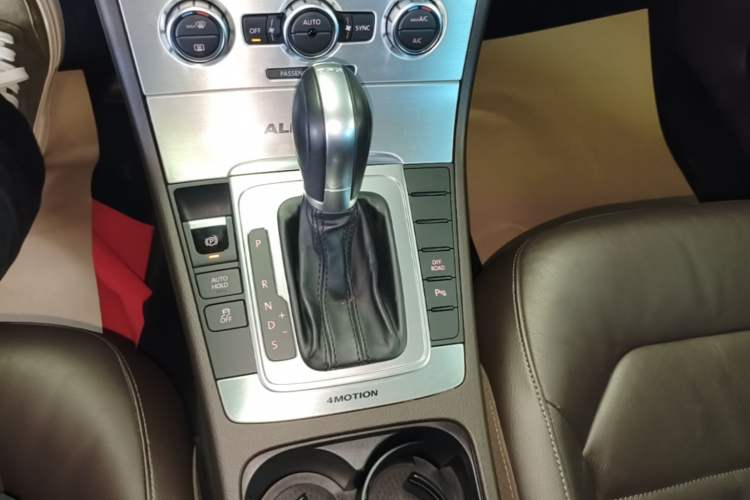 Used Volkswagen Magotan 2012 Travel Edition 2.0 TSI 4x4 Comfort Version Gear Lever