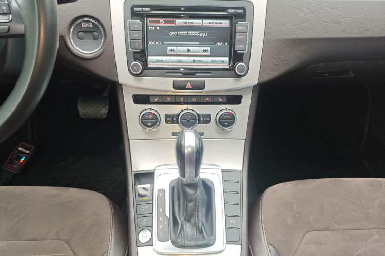 Used Volkswagen Magotan 2012 Travel Edition 2.0 TSI Comfort Version Gear Lever