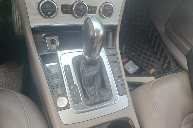 Used Volkswagen Magotan 2012 2.0 TSI Prestige Edition Gear Lever