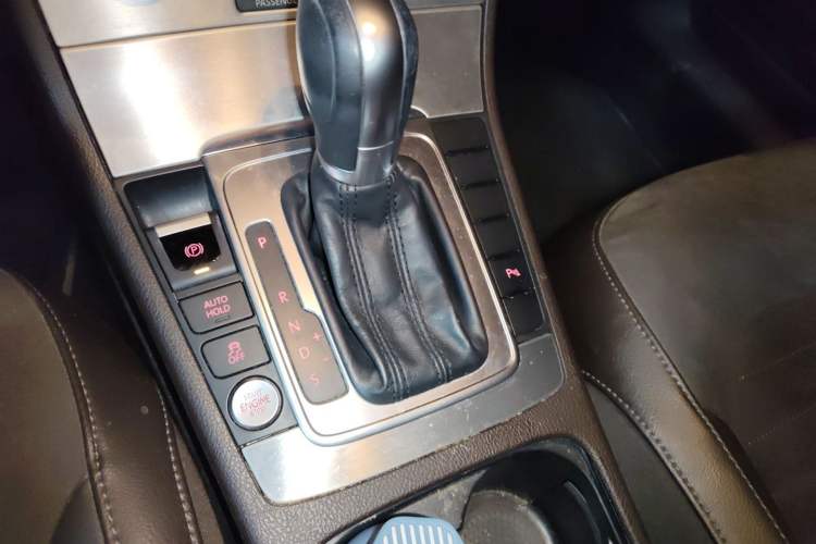 Used Volkswagen Magotan 2012 Travel Edition 2.0 TSI Comfort Version Gear Lever