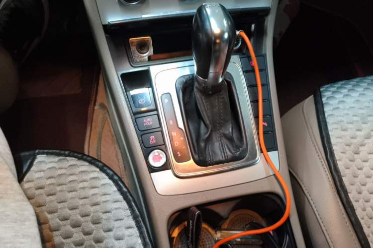 Used Volkswagen Magotan 2012 Revised Version 2.0 TSI Supreme Edition Gear Lever