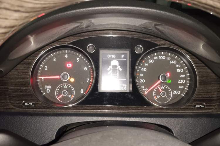 Used Volkswagen Magotan 2012 Revised Version 2.0 TSI Supreme Edition Instrument Cluster