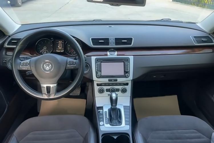 Used Volkswagen Magotan 2012 Travel Edition 2.0 TSI Comfort Version Interior 1