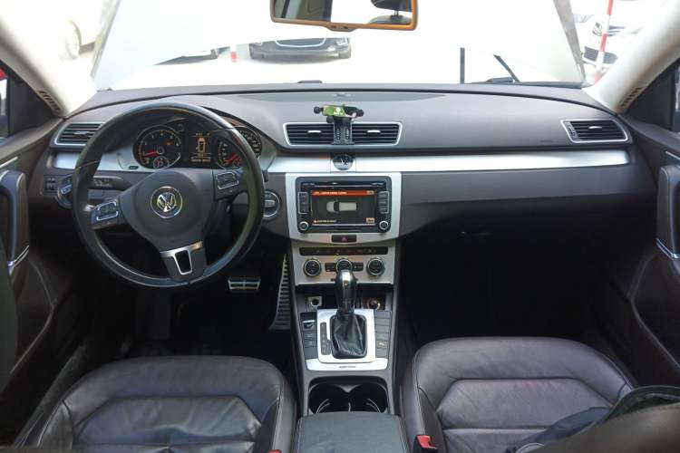Used Volkswagen Magotan 2012 Travel Edition 2.0 TSI 4x4 Comfort Version Interior 2