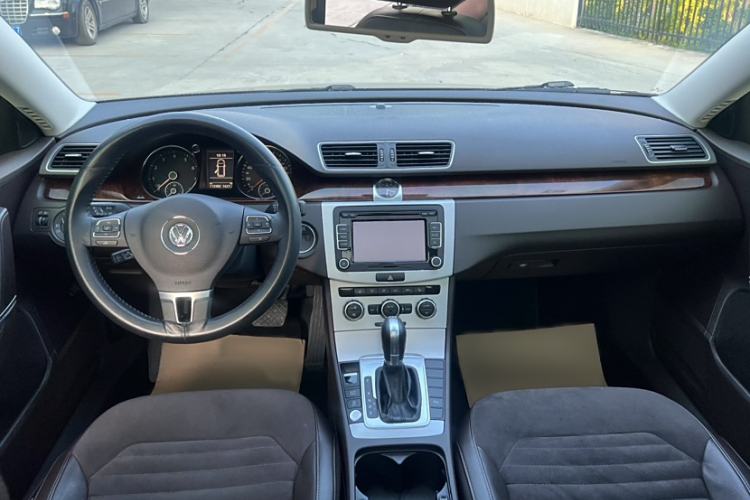 Used Volkswagen Magotan 2012 Travel Edition 2.0 TSI Comfort Version Interior 2