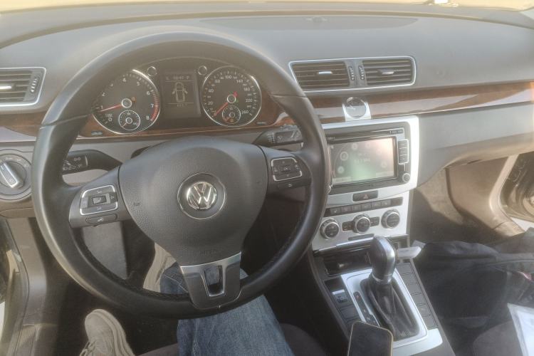Used Volkswagen Magotan 2012 Travel Edition 2.0 TSI Comfort Version Interior 2