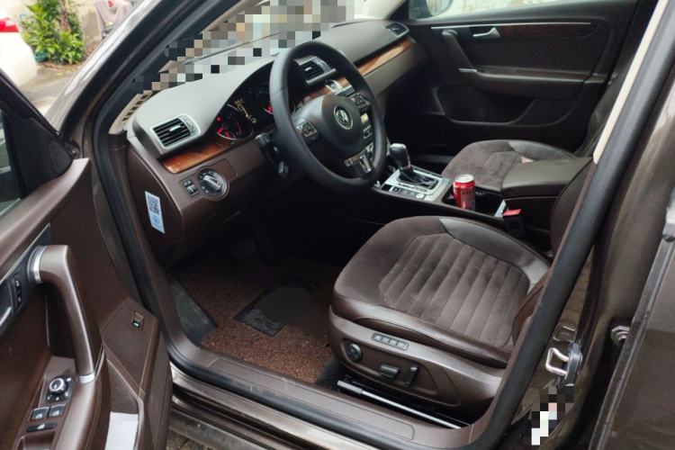 Used Volkswagen Magotan 2012 Travel Edition 2.0 TSI Comfort Version Interior 3