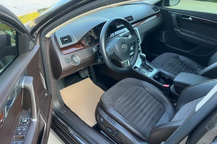 Used Volkswagen Magotan 2012 Travel Edition 2.0 TSI Comfort Version Interior 3