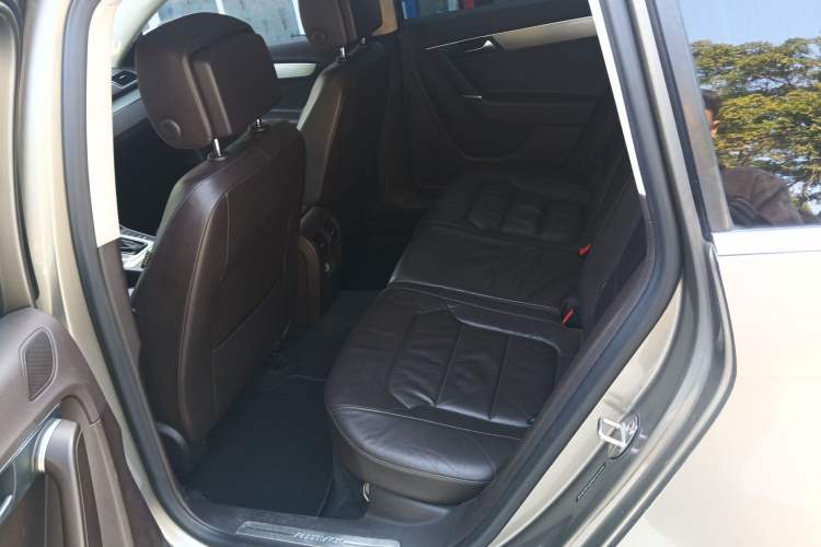 Used Volkswagen Magotan 2012 Travel Edition 2.0 TSI 4x4 Comfort Version Interior 4