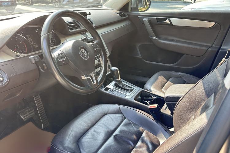 Used Volkswagen Magotan 2012 Travel Edition 2.0 TSI 4x4 Comfort Version Interior 5