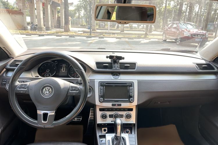 Used Volkswagen Magotan 2012 Travel Edition 2.0 TSI 4x4 Comfort Version Interior 7