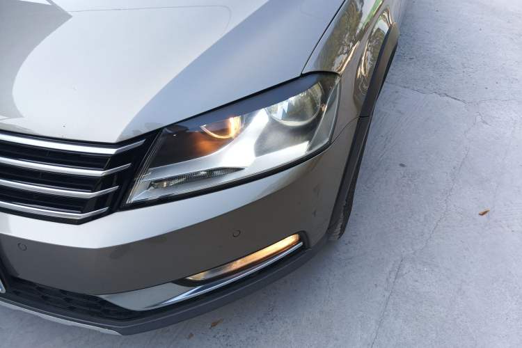 Used Volkswagen Magotan 2012 Travel Edition 2.0 TSI 4x4 Comfort Version Left Front Headlight