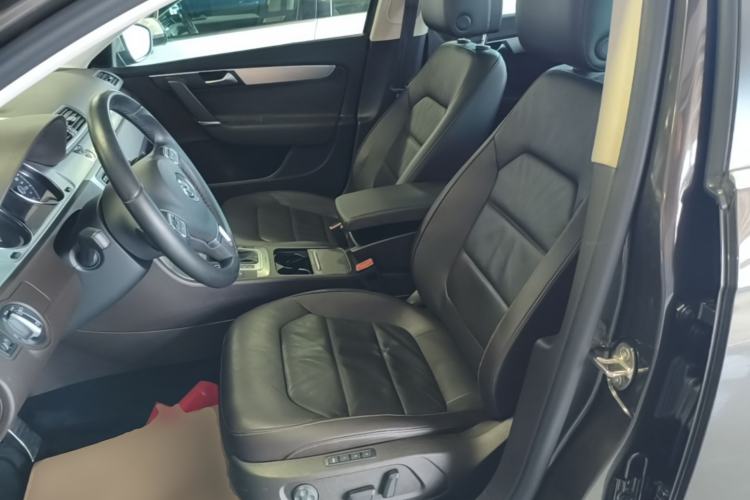 Used Volkswagen Magotan 2012 Travel Edition 2.0 TSI 4x4 Comfort Version Left Front Seat