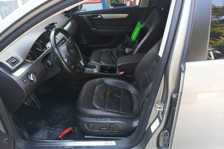 Used Volkswagen Magotan 2012 Travel Edition 2.0 TSI 4x4 Comfort Version Left Front Seat