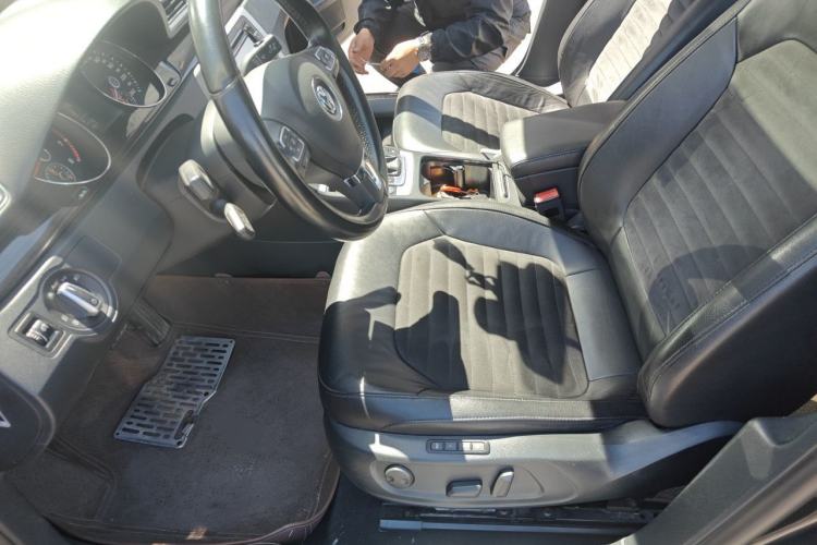 Used Volkswagen Magotan 2012 Facelift 1.8TSI Prestige Model Left Front Seat