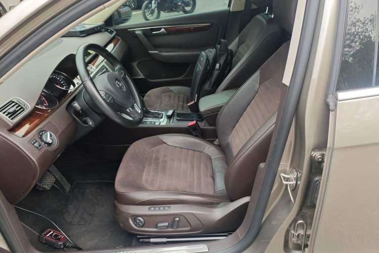 Used Volkswagen Magotan 2012 Travel Edition 2.0 TSI Comfort Version Left Front Seat