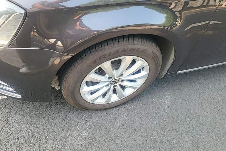 Used Volkswagen Magotan 2012 Revised Version 2.0 TSI Luxury Edition Left Front Wheel Hub