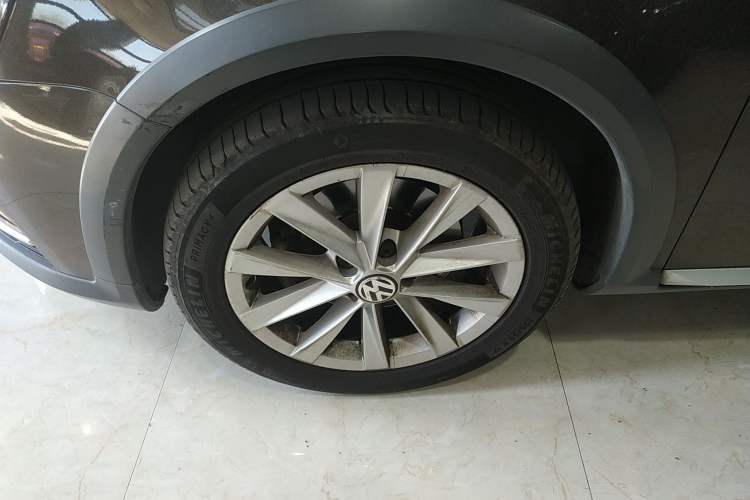 Used Volkswagen Magotan 2012 Travel Edition 2.0 TSI 4x4 Comfort Version Left Front Wheel Hub