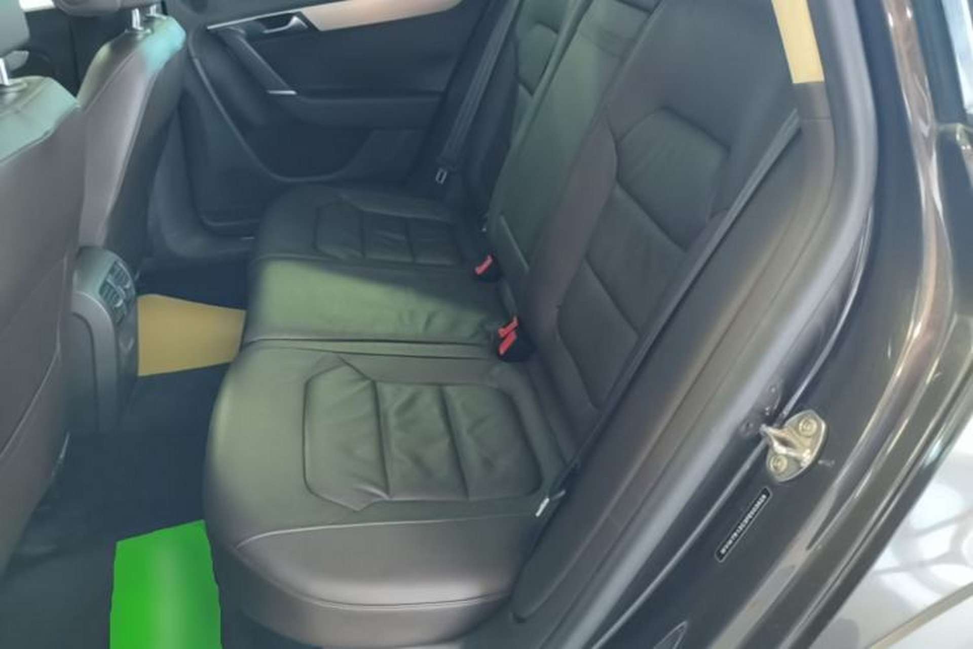 Used Volkswagen Magotan 2012 Travel Edition 2.0 TSI 4x4 Comfort Version Left Rear Seat