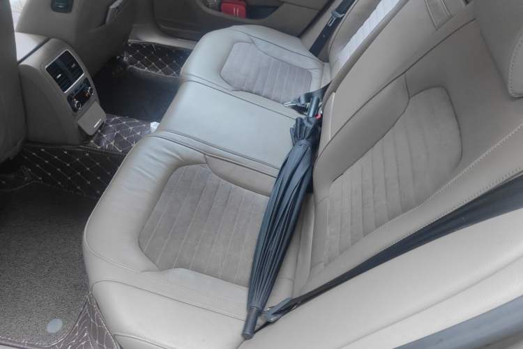 Used Volkswagen Magotan 2012 Facelift 1.8TSI Prestige Model Left Rear Seat