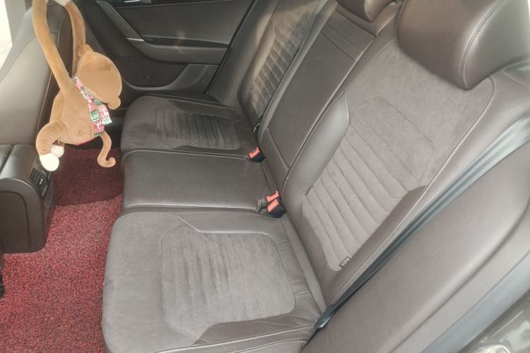Used Volkswagen Magotan 2012 Travel Edition 2.0 TSI Comfort Version Left Rear Seat