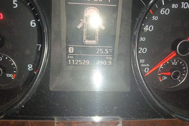Used Volkswagen Magotan 2012 Travel Edition 2.0 TSI Luxury Version Odometer Close Up